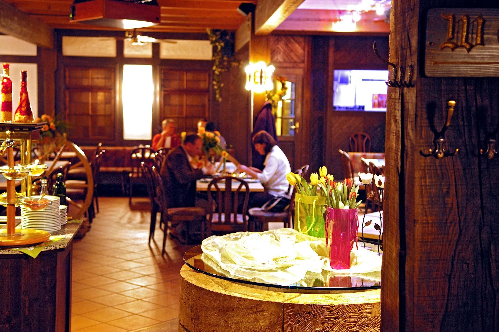 Отель Brauhaus Zum Loewen Мюльхаузен Экстерьер фото
